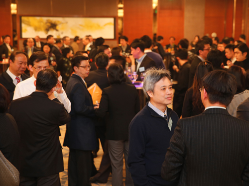 約170名在京港人及團體代表出席團拜酒會圖示與會嘉賓在酒會上交流