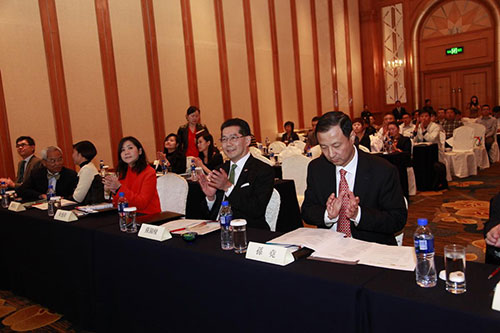 苏锦梁黑龙江省副省长孙尧及驻京办主任朱曼铃出席在哈尔滨举行的龙港商贸商机研讨会