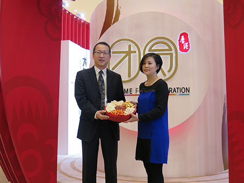 袁民忠与旅发局副总干事叶贞德在开幕式上合影