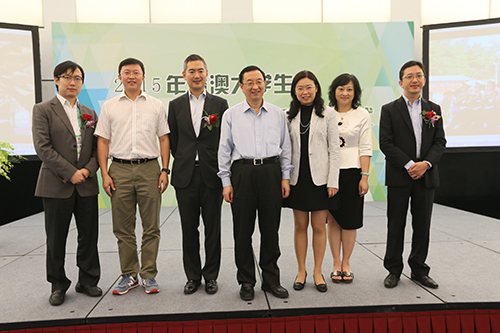 圖示傅小慧與文化部部長雒樹剛及香港青年聯會副主席郭永亮香港青年聯會副主席陸海香港青年聯會首席參事葉振都等在開幕禮上合影