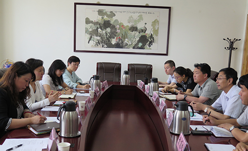 驻京办一行人在助理主任张越的带领下与甘肃省发改委副主任曹天民及省发改委区域办副主任汪德元和有关部门人员会面了解“丝绸之路经济带”甘肃段的建设情况