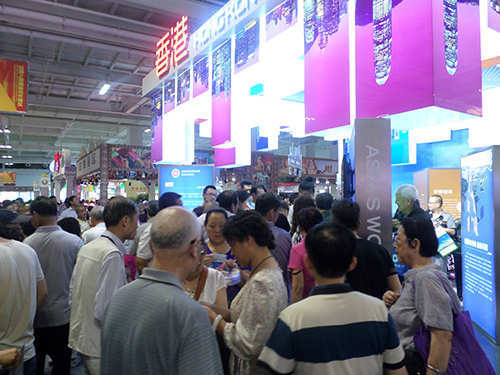 驻京办展区吸引了大量观众