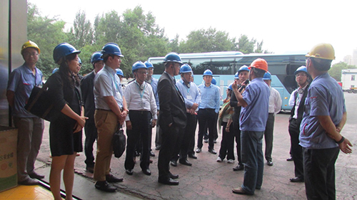 傅小慧与代表团一同参观哈尔滨汽轮机厂有限公司