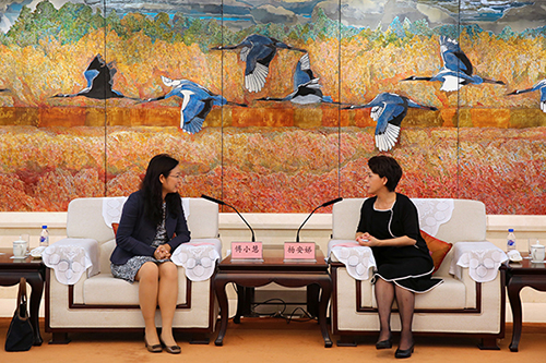 驻京办主任傅小慧与吉林省政府副秘书长杨安娣会面