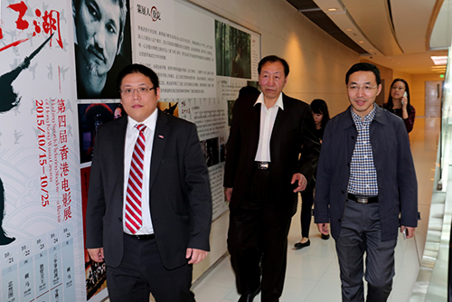 董旭麟陪同辽宁省人民对外友好协会党组书记邱成和及中共辽宁省委统战部联络处长张佩栋进场欣赏电影节开幕影片