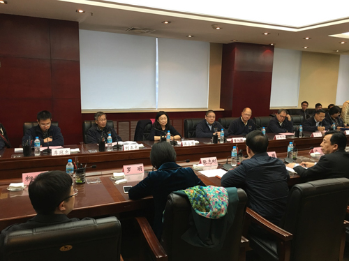 傅小慧、董旭麟及交流營團員與瀋陽市城市建設管理局、市城鄉建設委員會和市建築業協會座談。