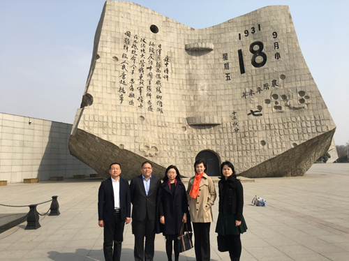 傅小慧及董旭麟在羅麗陪同下參觀“九．一八”歷史博物館。