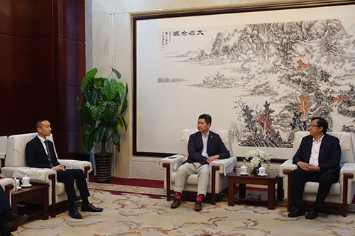 2017_赵学鸣在会谈中，首先欢迎驻天津联络处的成立，并希望日后双方加强联系