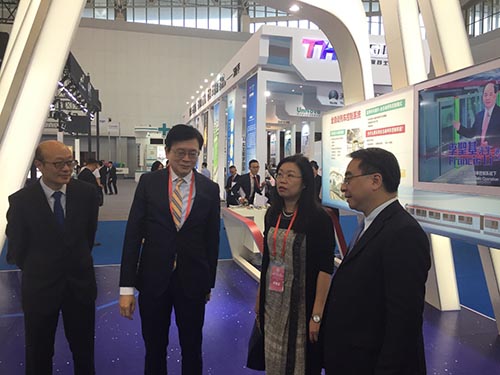2017_傅小慧参观香港铁路有限公司于华博会的展台,了解港铁公司在津的业务发展 傅小慧参观香港铁路有限公司于华博会的展台,了解港铁公司在津的业务发展