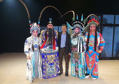 驻京办出席西九小剧场粤剧霸王别姬新编及文广探谷演出1