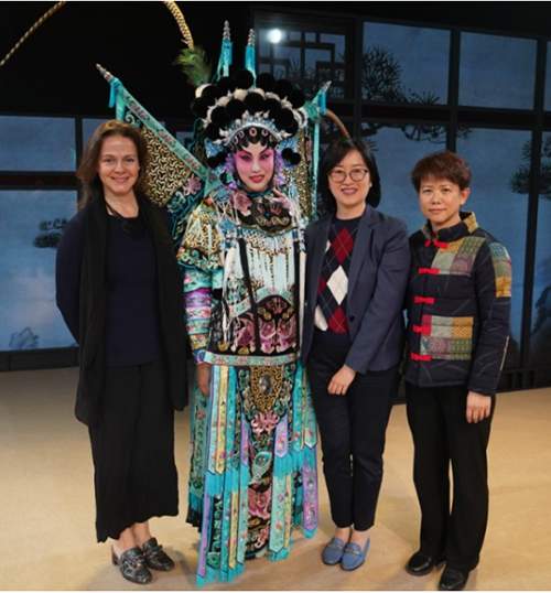 驻京办出席西九小剧场粤剧霸王别姬新编及文广探谷演出2