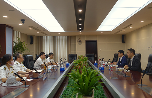 駐天津聯絡處主任陳可舒和香港船舶註冊處上海區域總監向大田與天津海事局船舶處副處長甘政船員處副處長劉寶慶船舶處登記主管鄭梅及安全處審核主管康路喜就香港和內地的船舶管理制度進行深入交流 駐天津聯絡處主任陳可舒和香港船舶註冊處上海區域總監向大田與天津海事局船舶處副處長甘政船員處副處長劉寶慶船舶處登記主管鄭梅及安全處審核主管康路喜就香港和內地的船舶管理制度進行深入交流