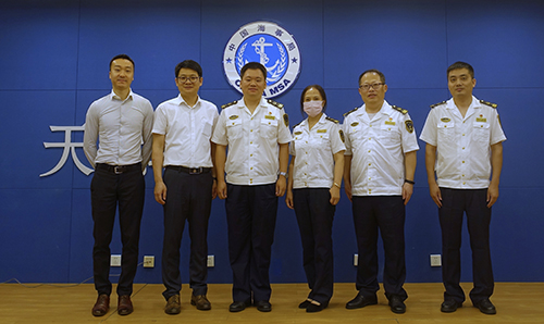 駐天津聯絡處主任陳可舒和香港船舶註冊處上海區域總監向大田與天津海事局船舶處副處長甘政等與會人士會後合影 駐天津聯絡處主任陳可舒和香港船舶註冊處上海區域總監向大田與天津海事局船舶處副處長甘政等與會人士會後合影