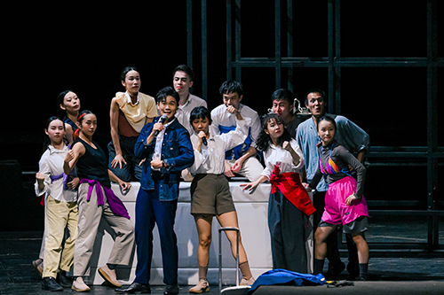 驻京办副主任出席香港城市当代舞蹈团《大乡下话》在北京的演出2