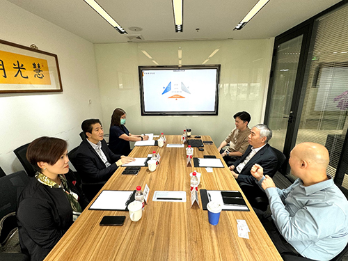 驻京办主任与明世集团董事长齐亮会面1