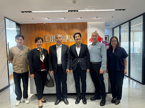 驻京办主任与明世集团董事长齐亮会面2