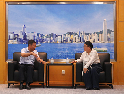 驻京办副主任与新疆生产建设兵团外事办公室书记兼主任姜青山会面1