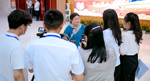 驻京办副主任出席在新疆举行的「狮子山下」音乐会3