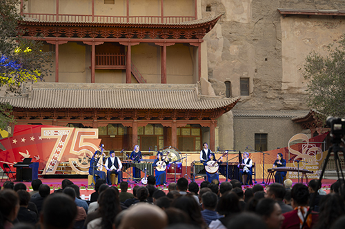驻京办副主任出席敦煌研究院建院80周年晚会2