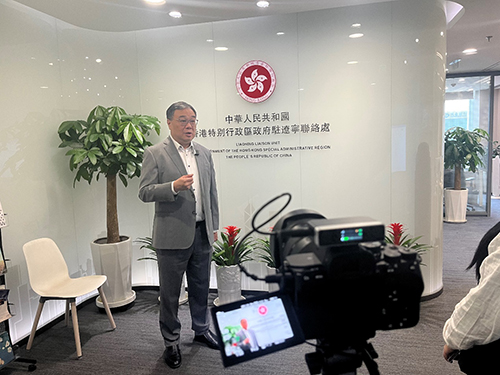 驻辽宁联络处主任接受辽宁日报及侨园杂志社专访1