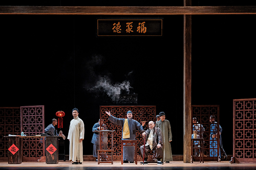 署理驻京办主任出席香港话剧团《天下第一楼》演出1