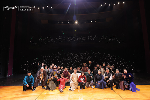 署理驻京办主任出席香港话剧团《天下第一楼》演出2