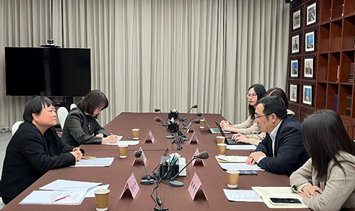 驻京办副主任与中国国际经济交流中心区域和产业经济研究部部长王福强会面2