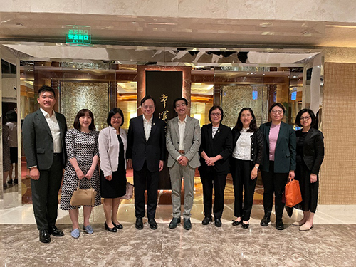 驻京办主任与香港中文大学校长卢煜明教授访京团会面1