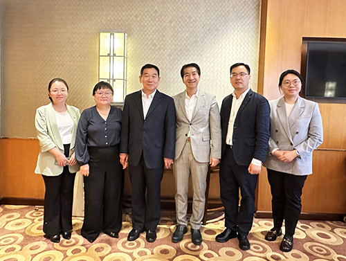 驻京办主任与新疆生产建设兵团外事办公室书记兼主任姜青山会面1