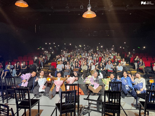 駐京辦副主任出席香港中英劇團話劇《血色雙城記》演出3