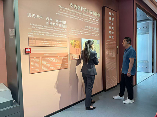 驻京办主任访问新疆维吾尔自治区」3