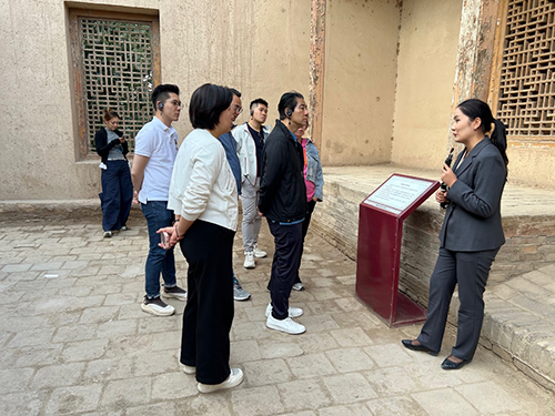 驻京办主任访问新疆维吾尔自治区」4