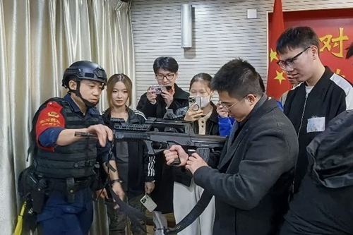 駐天津聯絡處與天津市商務局和天津商務職業學院會面_5 駐天津聯絡處與天津市商務局和天津商務職業學院會面5