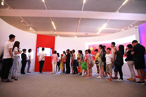 20年前的你20年后的我成就展现场排队最长的项目就是这个1