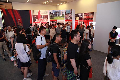 20年前的你20年后的我成就展现场排队最长的项目就是这个2