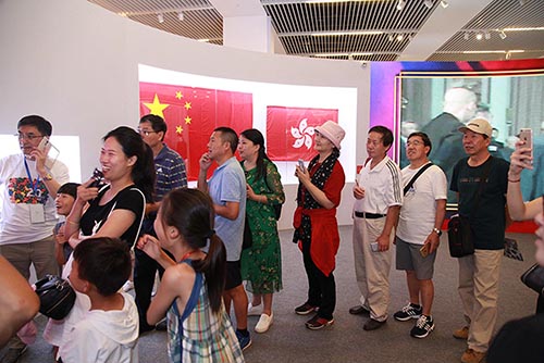 20年前的你20年后的我成就展现场排队最长的项目就是这个3