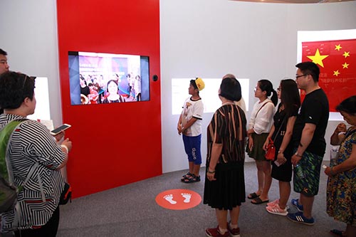 20年前的你20年后的我成就展现场排队最长的项目就是这个4