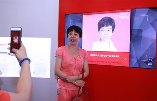 20年前的你20年后的我成就展现场排队最长的项目就是这个7