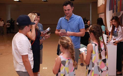 海内存知己，天涯若比邻！二十周年成就展上国际友人祝福香港5