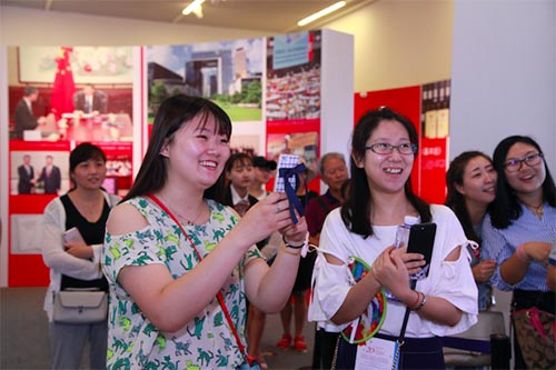 香港回归祖国二十周年成就展上最美的笑脸中有没有你5