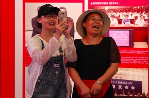 香港回归祖国二十周年成就展上最美的笑脸中有没有你8