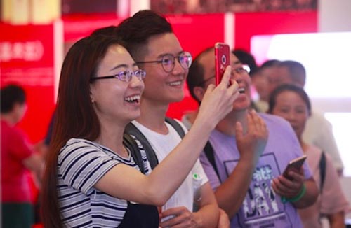 香港回归祖国二十周年成就展上最美的笑脸中有没有你9