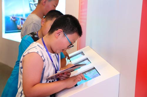 香港回归祖国二十周年成就展——不要错过暑假给孩子最好的教育3